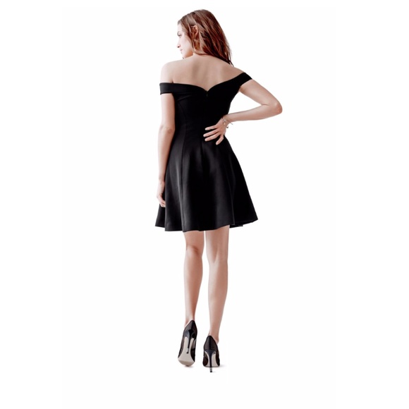 NWOT Guess Off-The-Shoulder Scuba-Knit Flare LBD - Picture 2 of 6
